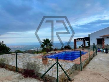 Casa rústica con piscina en venta en almendrilo