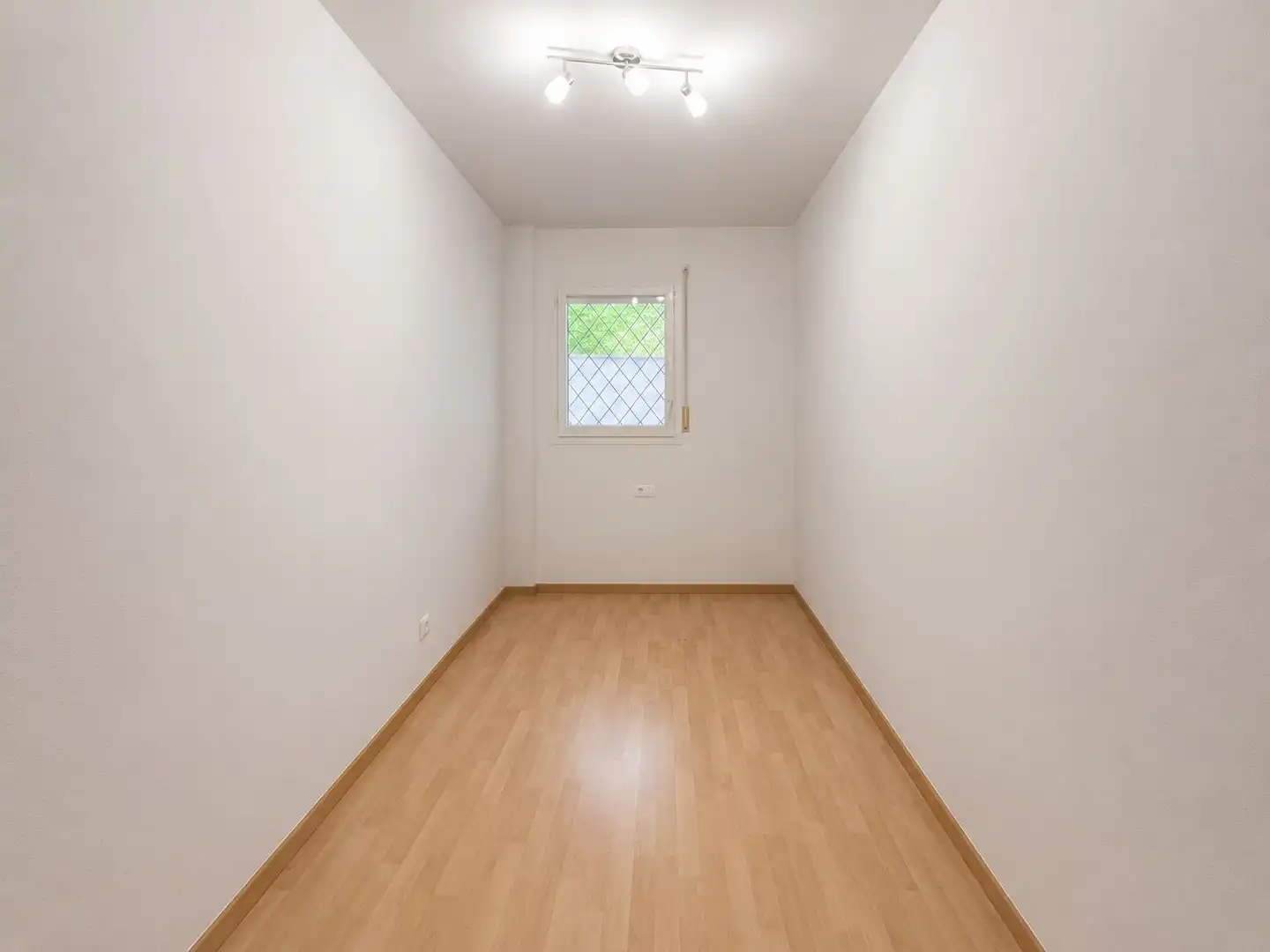 Ground floor for sale in Girona  with Air Conditioner, Heating and Parquet flooring