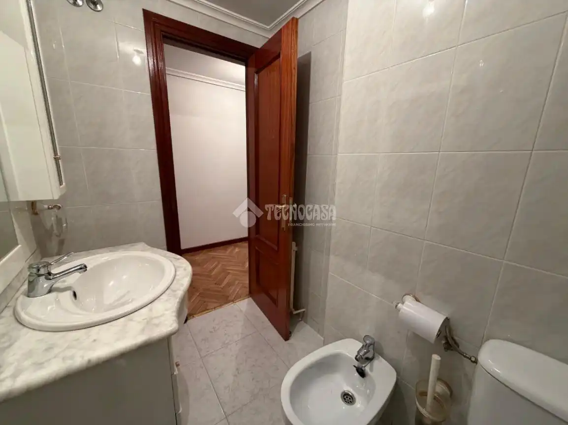 Bany de Pis en venda en Palencia amb Calefacció i Parquet