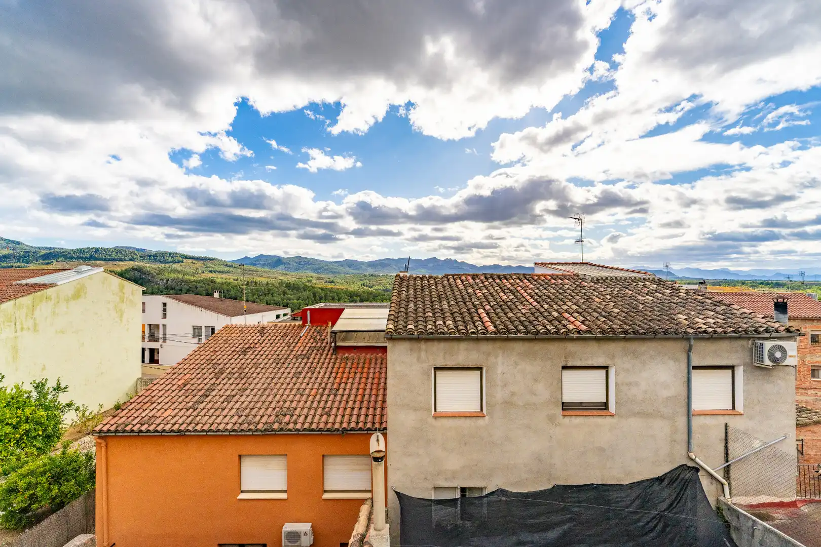 Vista exterior de Casa o xalet en venda en Els Guiamets amb Aire condicionat, Jardí privat i Terrassa