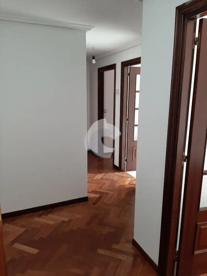 Piso de alquiler en A Coruña Capital  con Calefacción, Parquet y Trastero