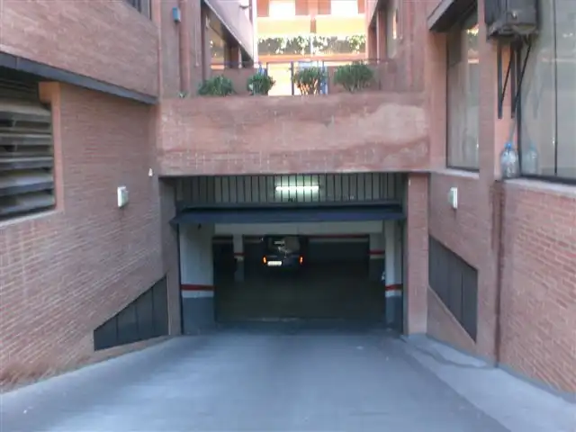 Aparcamiento en alquiler en CALLE TORREBLANCA 10