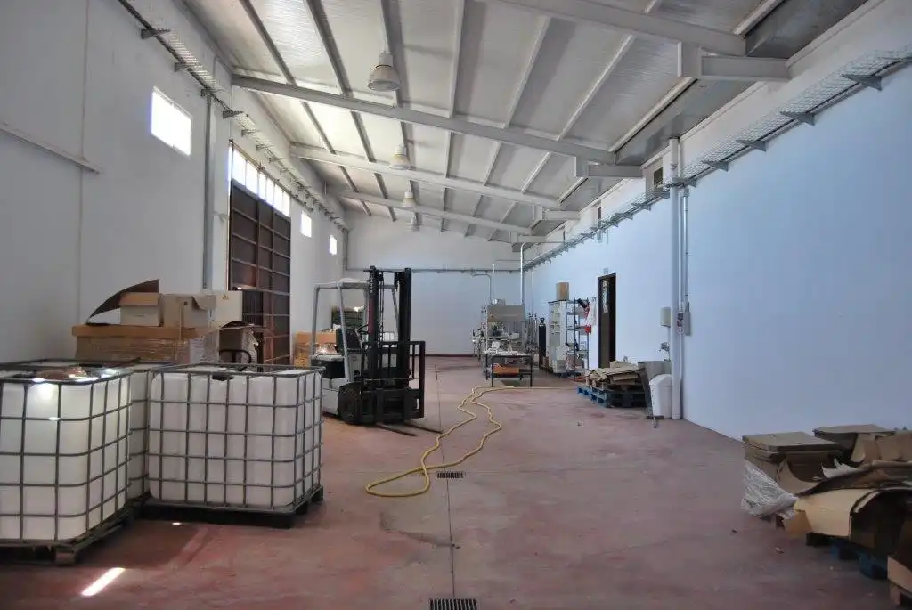 Nave industrial en venta en La Villa de Don Fadrique