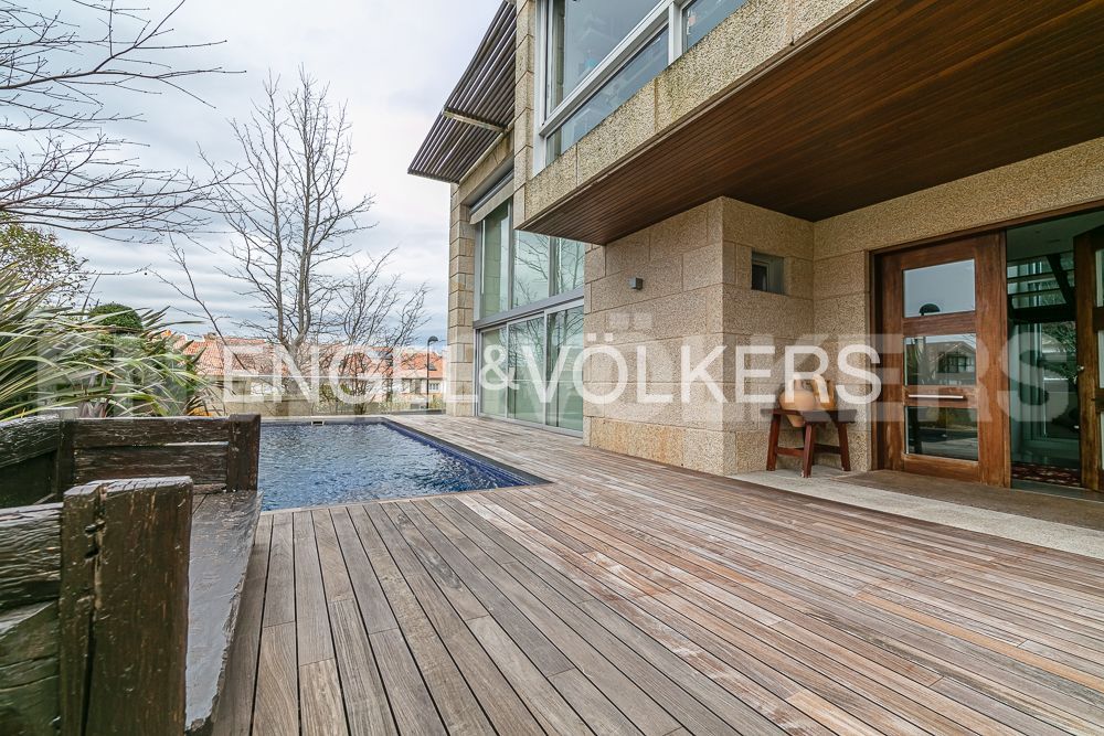 Terrassa de Casa o xalet en venda en Vigo  amb Calefacció, Jardí privat i Terrassa