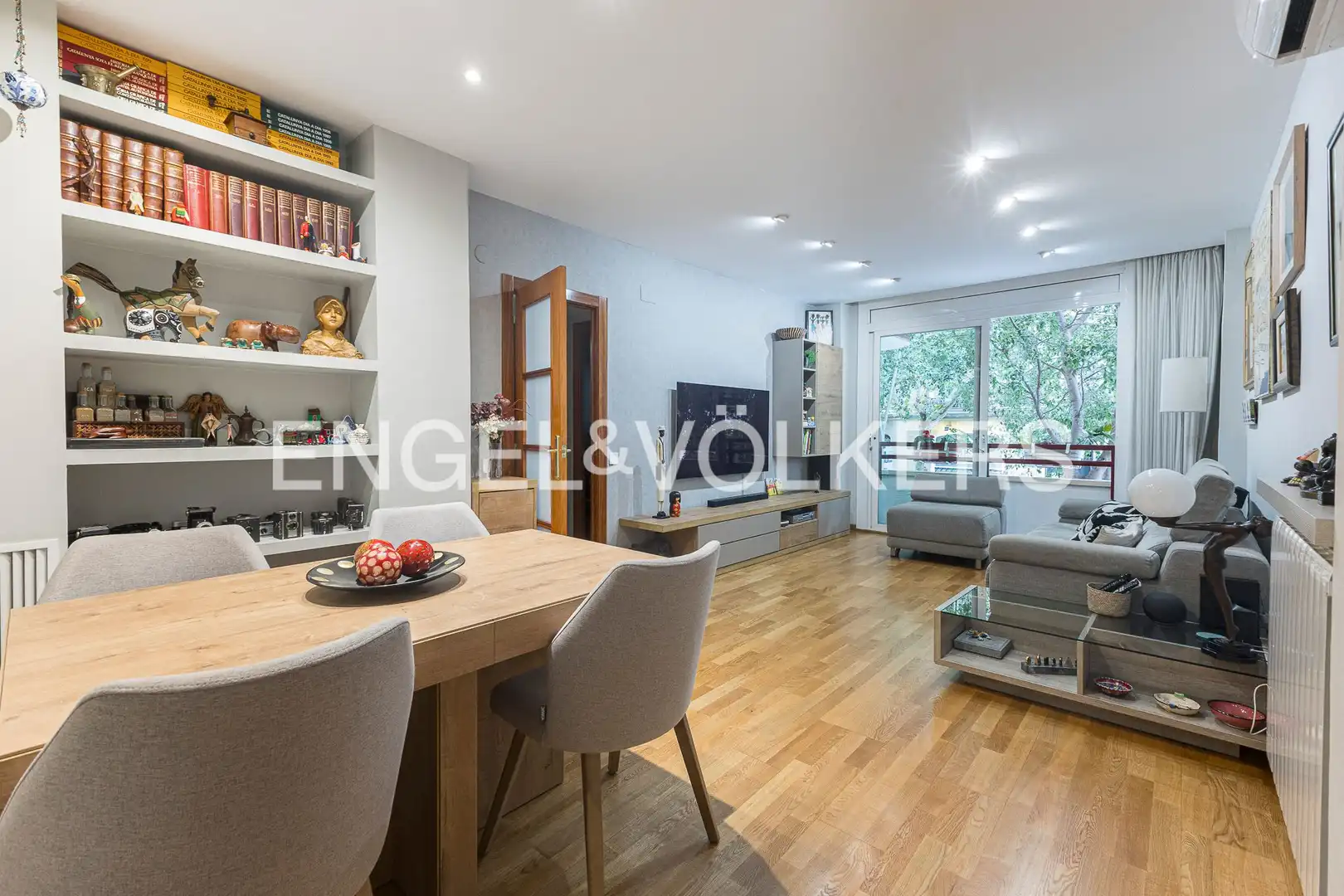 Vista exterior de Piso en venta en Eixample