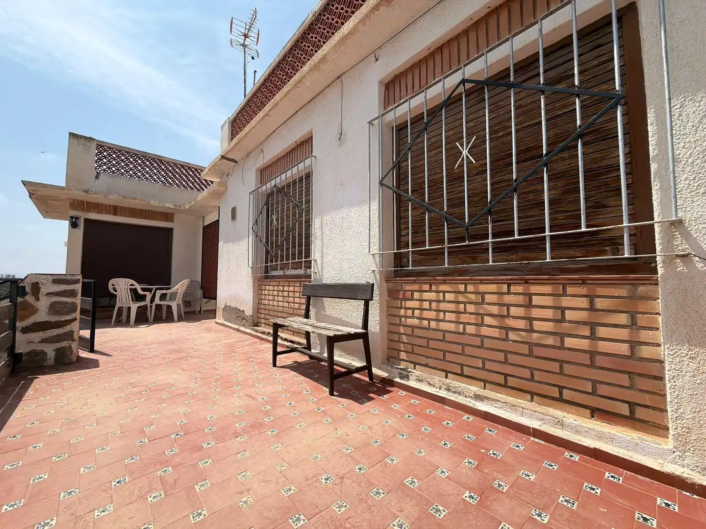 Vista exterior de Casa o xalet en venda en Águilas amb Jardí privat, Terrassa i Traster