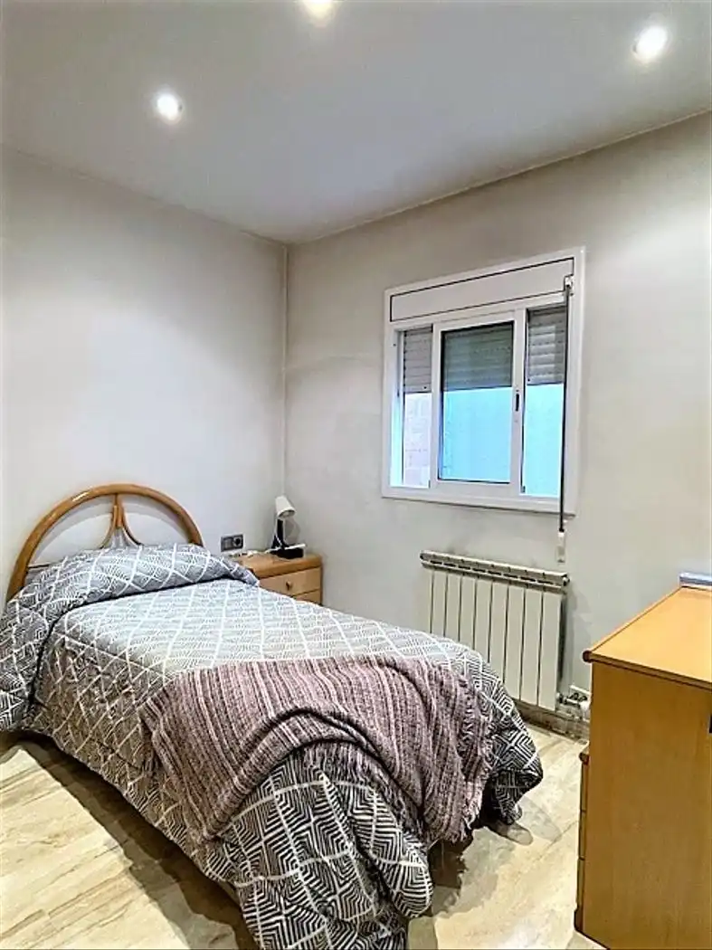Habitación de Casa o chalet en venta en Sant Boi de Llobregat con Aire acondicionado, Terraza y Trastero