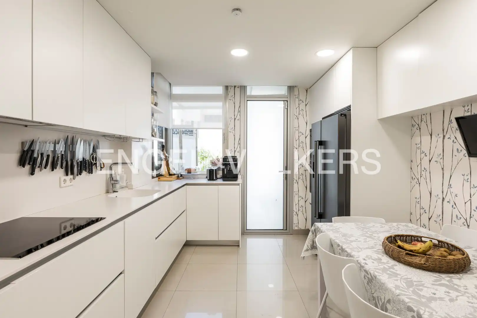 Cocina de Apartamento en venta en Pozuelo de Alarcón con Aire acondicionado, Calefacción y Jardín privado