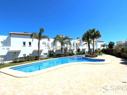Vista exterior de Casa o xalet en venda en Dénia amb Piscina