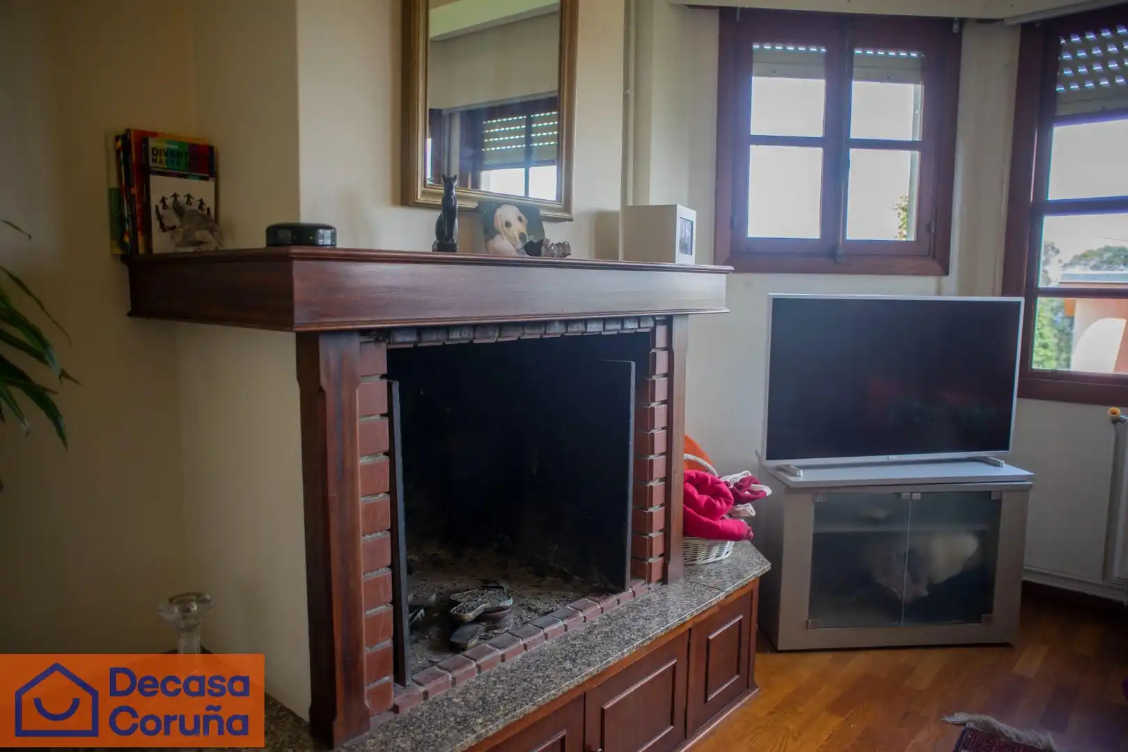 Sala de estar de Casa o chalet en venta en Oleiros con Calefacción, Jardín privado y Terraza
