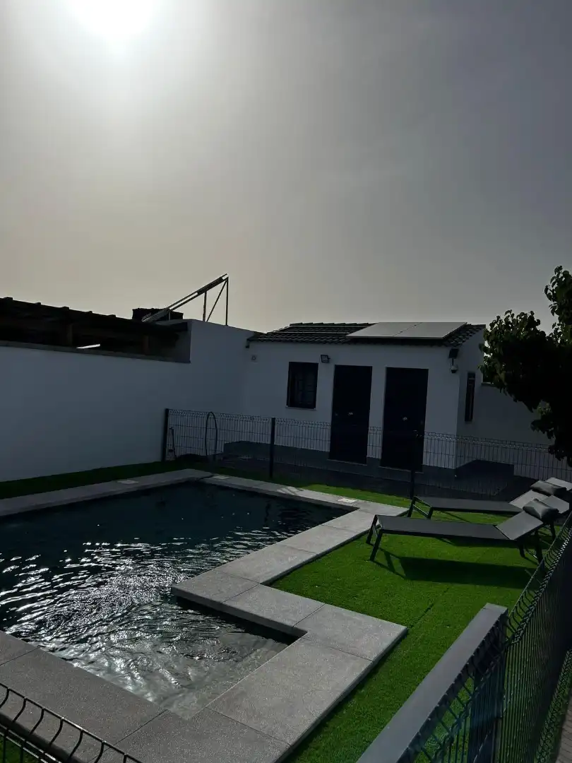 Piscina de Casa o xalet en venda en Chiclana de la Frontera amb Calefacció, Jardí privat i Traster