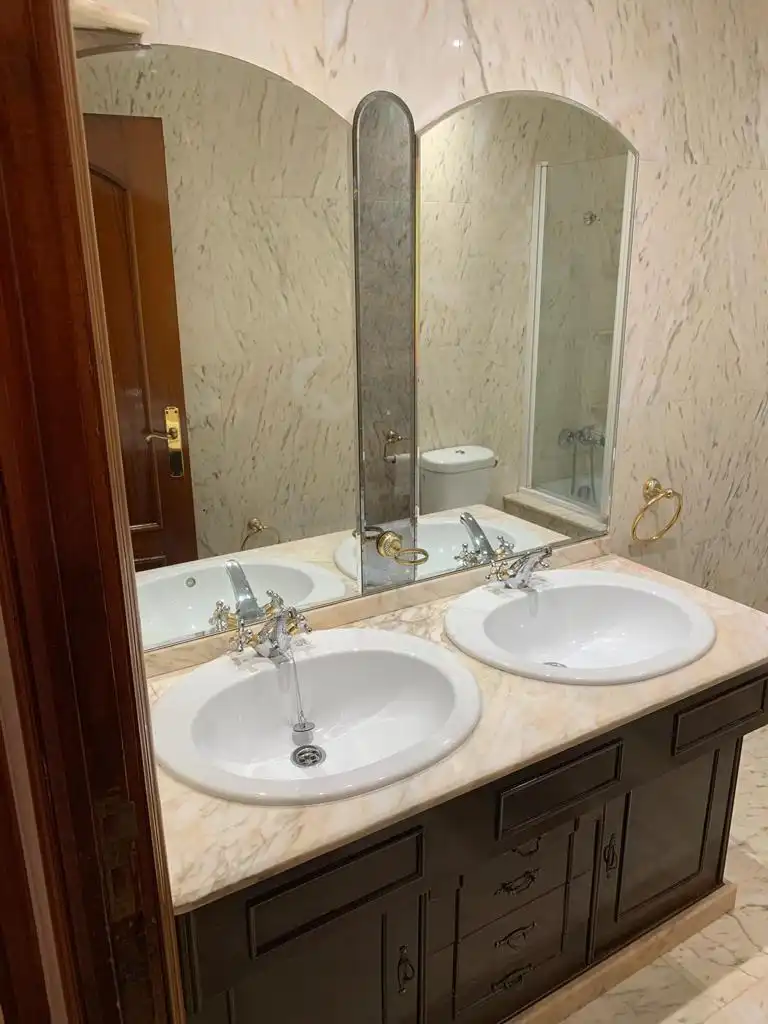 Baño de Piso en venta en Huétor Vega con Aire acondicionado, Calefacción y Terraza