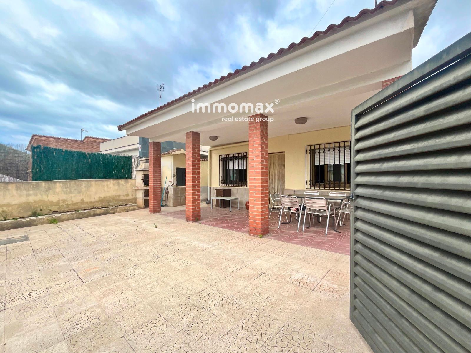 Exterior view of House or chalet for sale in Vilanova i la Geltrú  with Heating, Private garden and Terrace