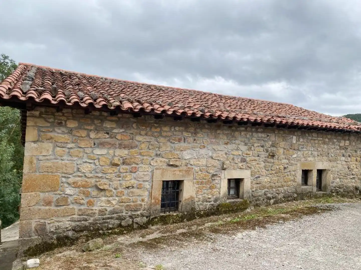 Vista exterior de Casa adosada en venda en Polaciones amb Calefacció, Jardí privat i Traster