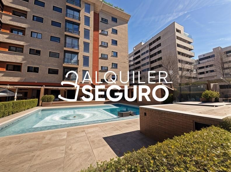 Vista exterior de Piso de alquiler en  Madrid Capital con Aire acondicionado, Calefacción y Trastero