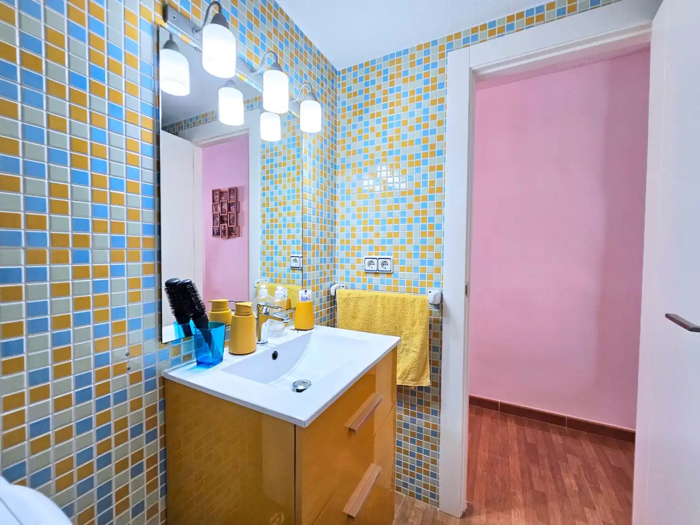 Badezimmer von Wohnung zum Verkauf in La Manga del Mar Menor mit Möbliert, Balkon und Alarm