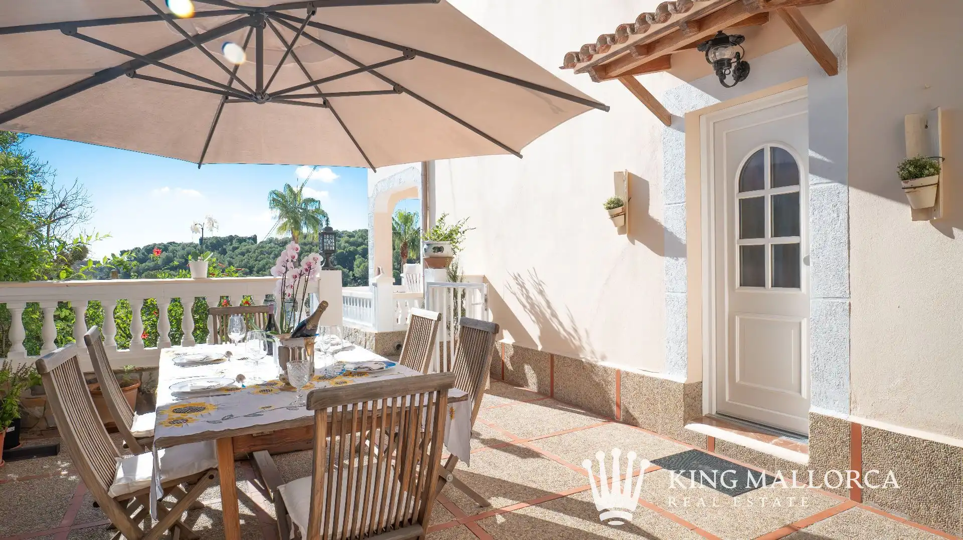 Terrasse von Einfamilien-Reihenhaus zum Verkauf in Calvià mit Klimaanlage, Heizung und Privatgarten
