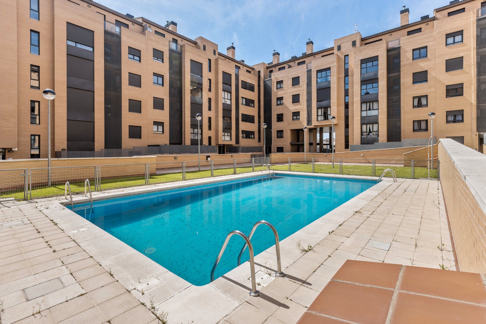 Piscina de Àtic de lloguer en Arroyo de la Encomienda amb Calefacció, Terrassa i Traster