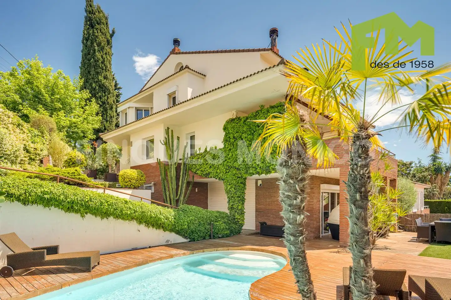 Vista exterior de Casa o chalet en venta en El Masnou con Aire acondicionado, Calefacción y Jardín privado