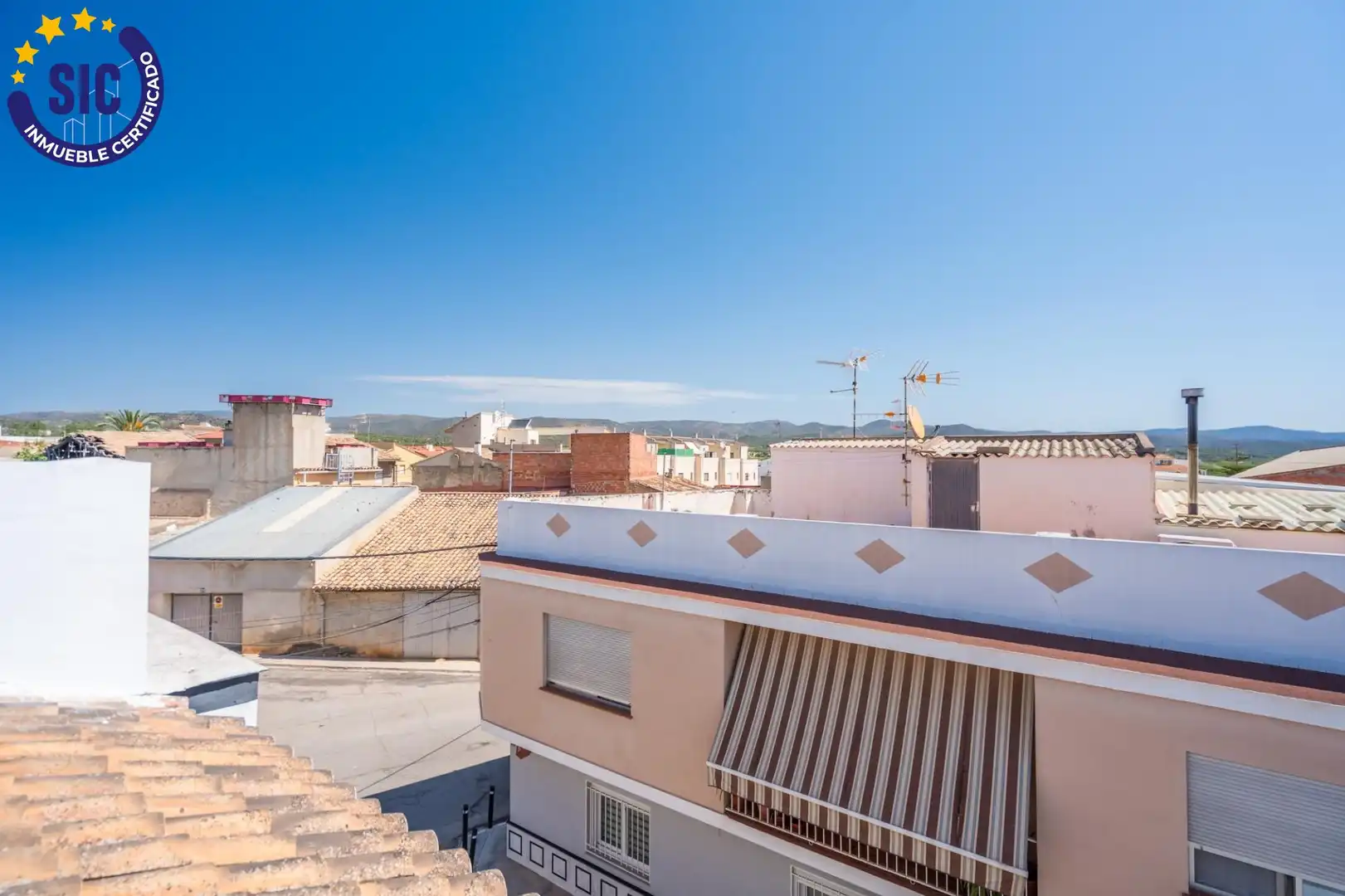 Vista exterior de Casa adosada en venda en Casinos amb Aire condicionat, Terrassa i Moblat