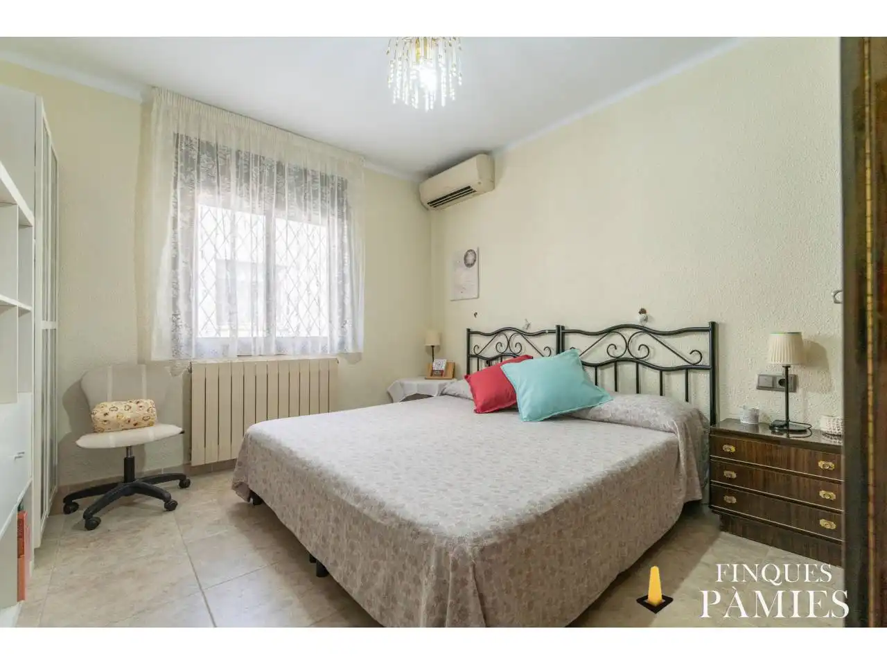 Habitación de Finca rústica en venta en Reus con Aire acondicionado, Calefacción y Jardín privado
