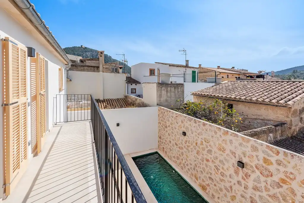Vista exterior de Finca rústica en venda en Pollença amb Aire condicionat, Calefacció i Jardí privat