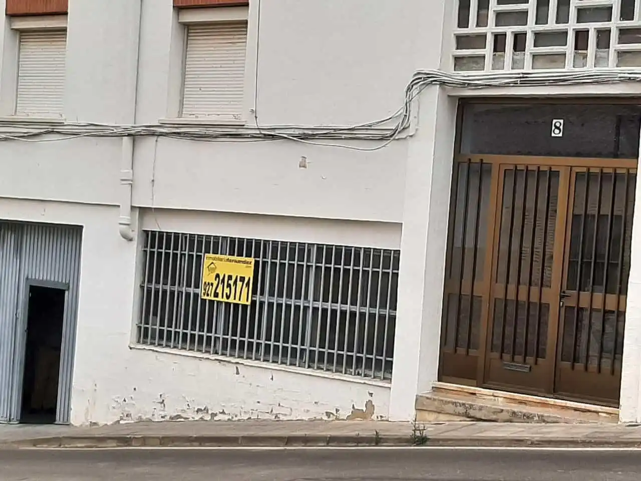 Vista exterior de Local de lloguer en Cáceres