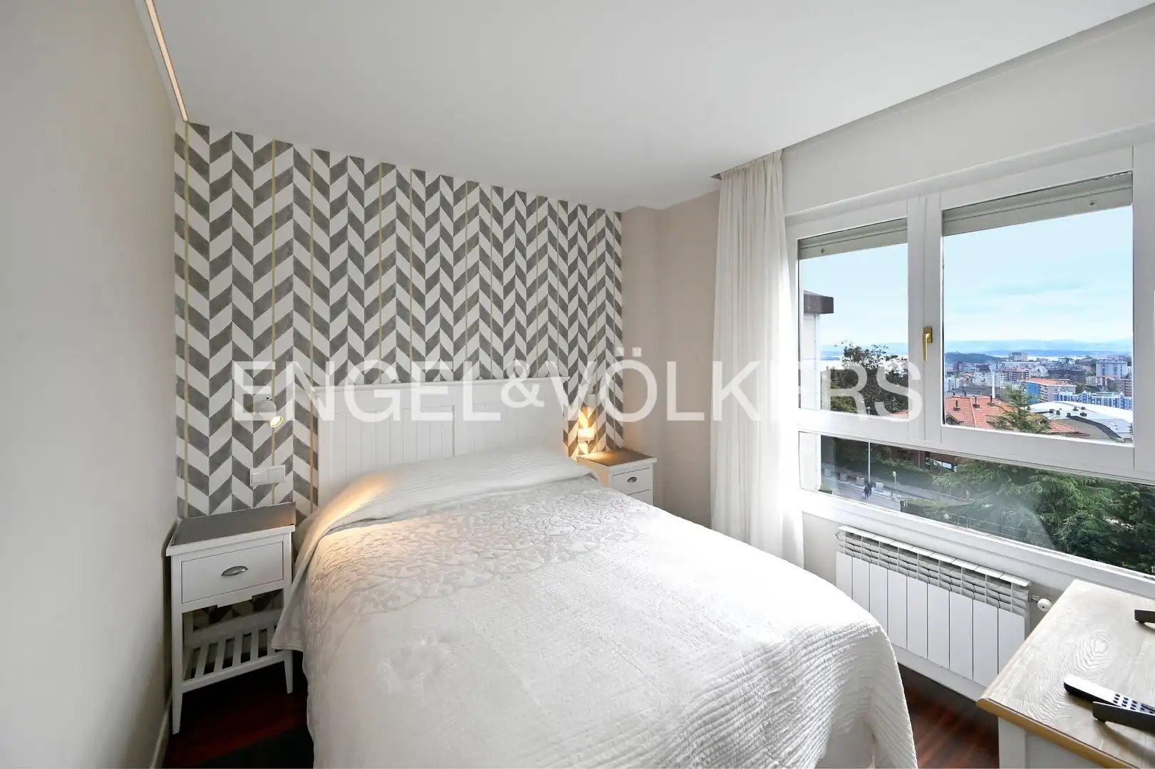 Schlafzimmer von Wohnung zum Verkauf in Santander mit Heizung, Privatgarten und Abstellraum
