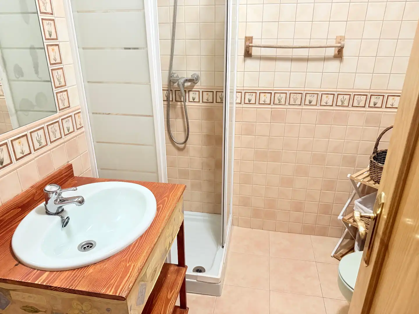 Bathroom of Flat for rent in Villaquilambre  with Heating, Furnished and Oven