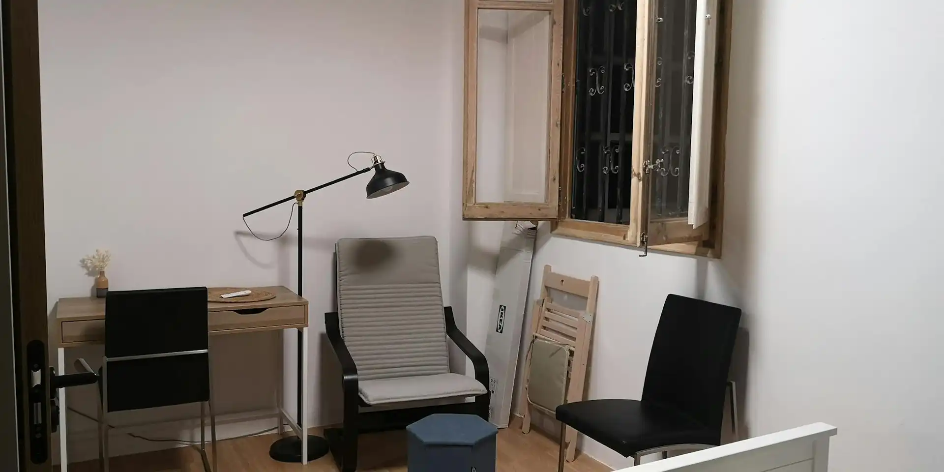 Living room of Flat for share in Valencia  with Heating, Private garden and Furnished