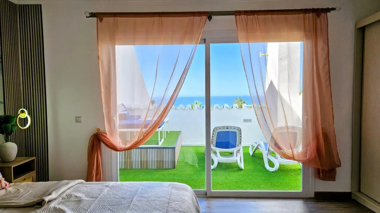 Habitación de Casa adosada en venta en Marbella con Aire acondicionado, Calefacción y Jardín privado