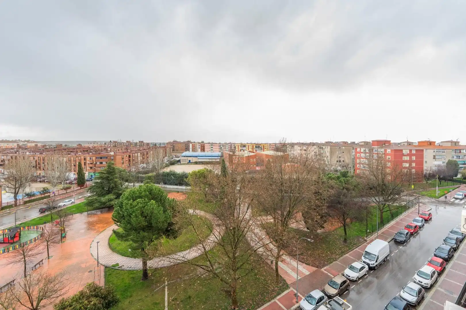 Vista exterior de Àtic en venda en Parla amb Aire condicionat, Calefacció i Jardí privat