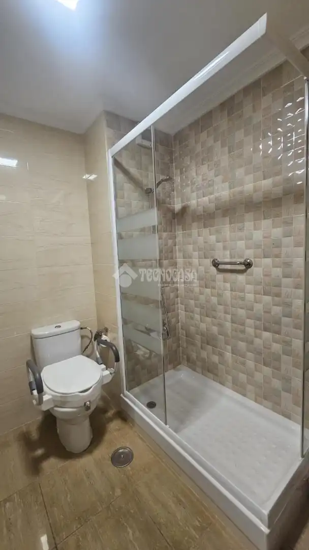 Baño de Piso en venta en Sevilla con Aire acondicionado