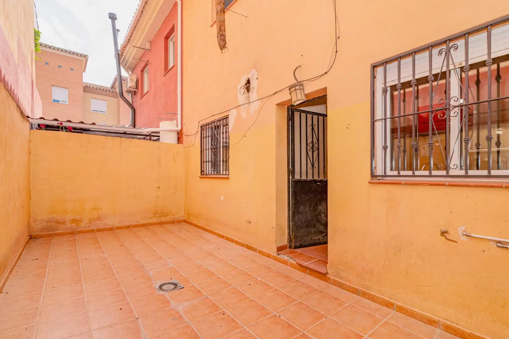 Exterior view of Detached homes for sale in Las Gabias  with Balcony