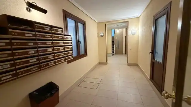 Flat with lift to rent in Calle JUAN DE URBIETA, imagen 2