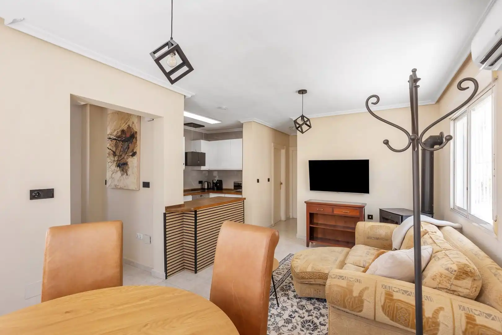 Wohnzimmer von Haus oder Chalet zur Miete in San Miguel de Salinas mit Klimaanlage, Heizung und Privatgarten