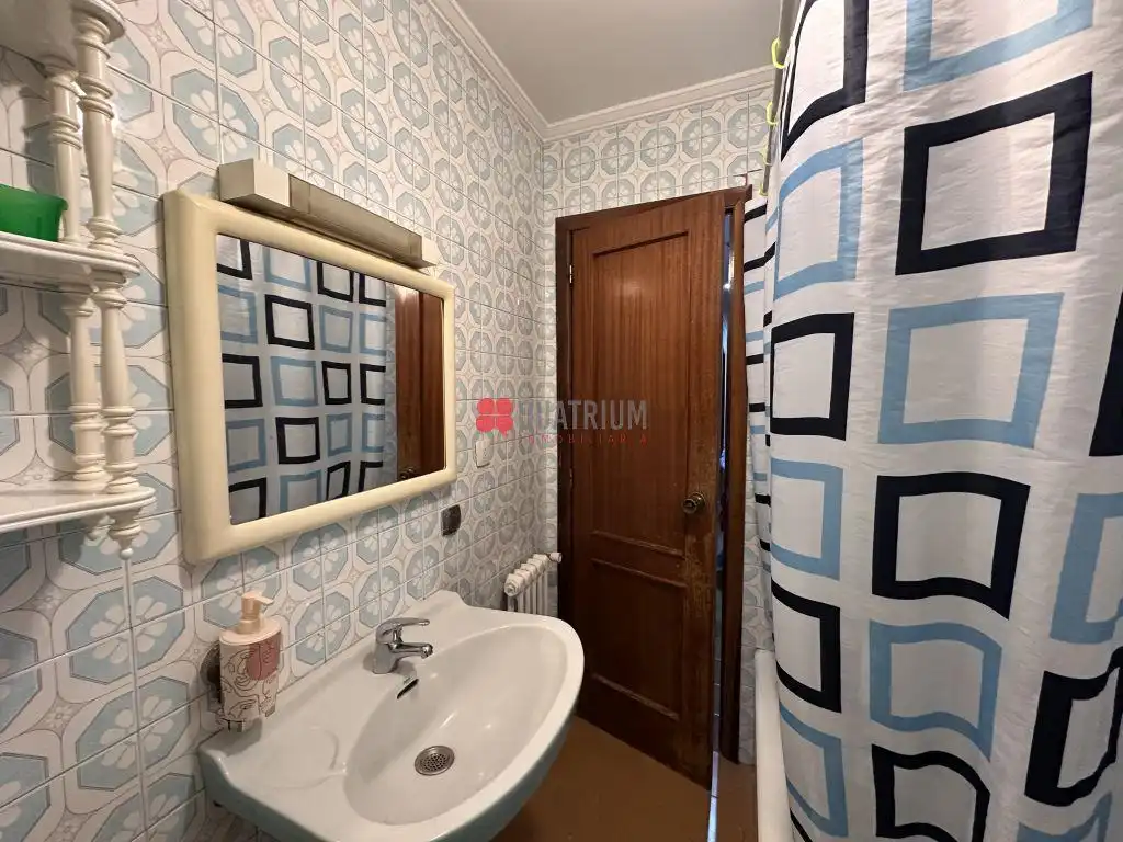 Baño de Piso en venta en Ourense Capital  con Calefacción, Trastero y Balcón
