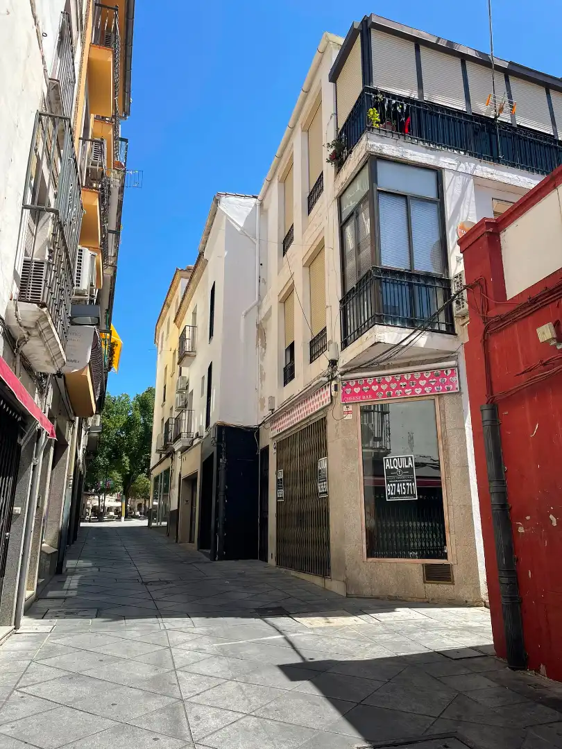 Außenansicht von Geschaftsraum zur Miete in Plasencia mit Klimaanlage