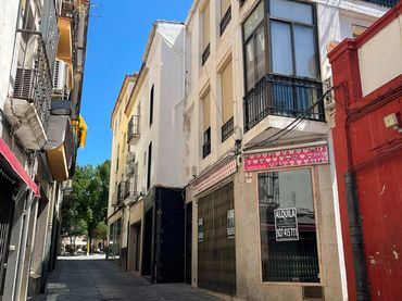 Local comercial en alquiler en Calle Trujillo 7