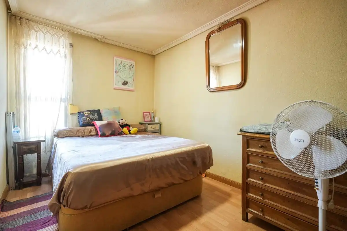 Bedroom of Flat for sale in Madrid  with Air Conditioner, Heating and Furnished