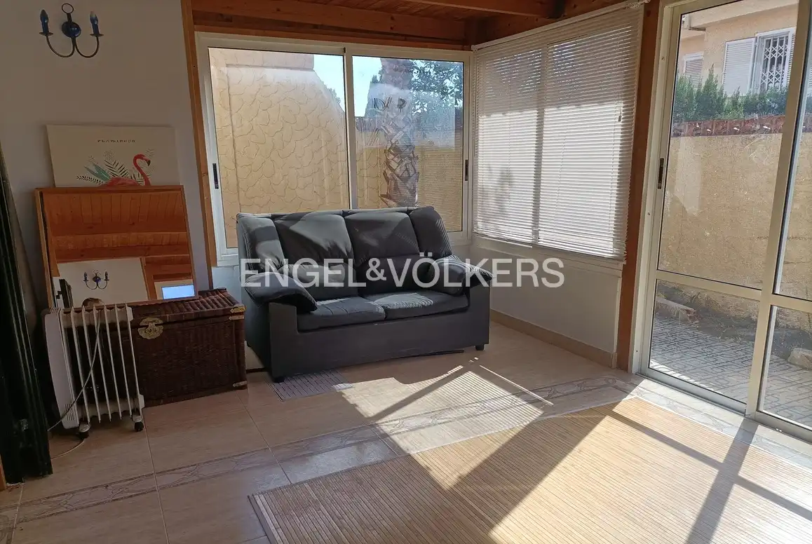 Living room of Houses for sale in Benidorm  with Air Conditioner, Private garden and Terrace