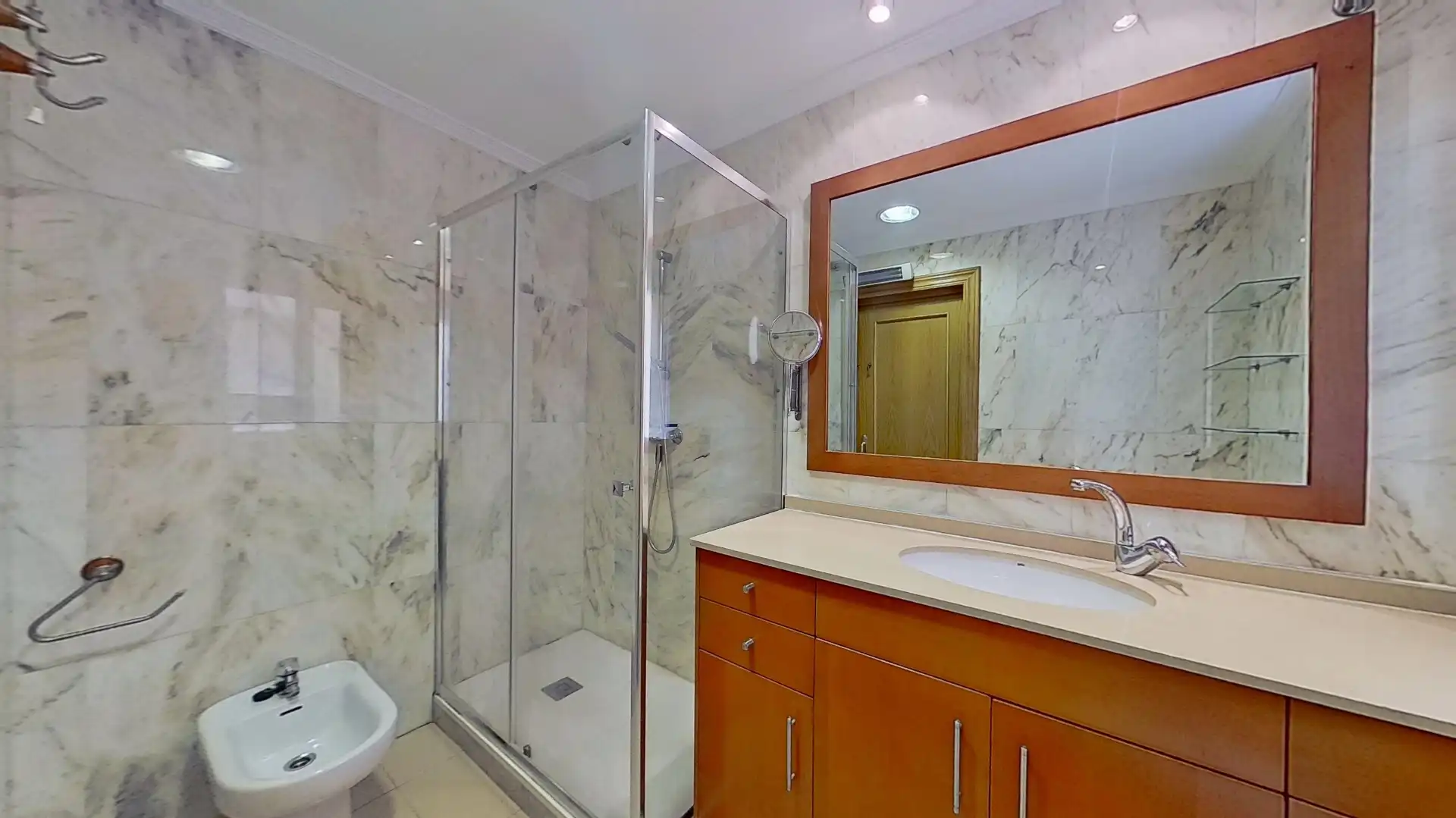 Bathroom of Flat for sale in Málaga  with Terrace and Storage room