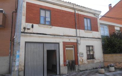 Vista exterior de Casa o xalet en venda en Villaquilambre amb Terrassa