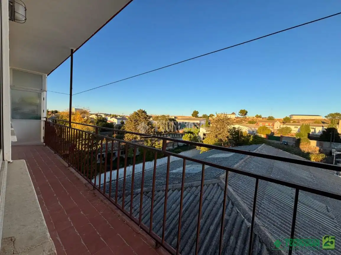 Vista exterior de Pis en venda en Campos del Paraíso amb Terrassa i Balcó