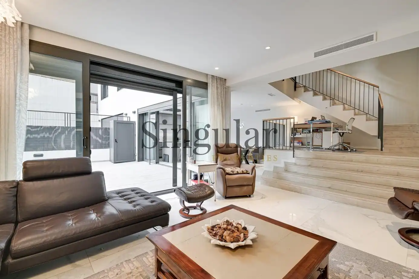 Sala de estar de Piso en venta en Barcelona con Aire acondicionado, Calefacción y Jardín privado