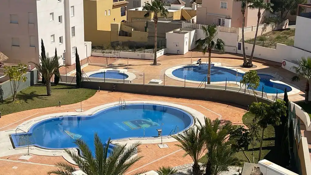 Schwimmbecken von Dachboden zum Verkauf in Pulpí mit Klimaanlage, Heizung und Privatgarten