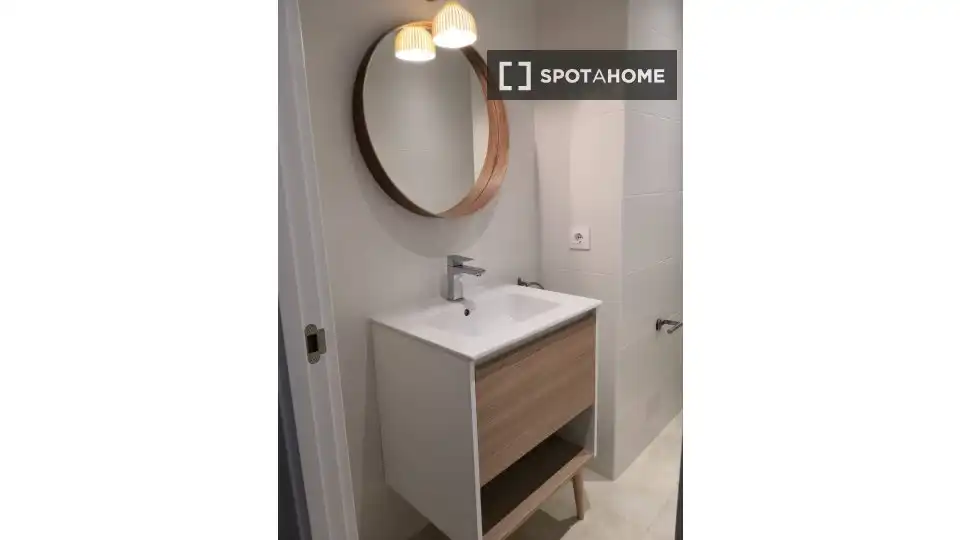 Baño de Piso para compartir en  Palma de Mallorca con Aire acondicionado, Calefacción y Amueblado