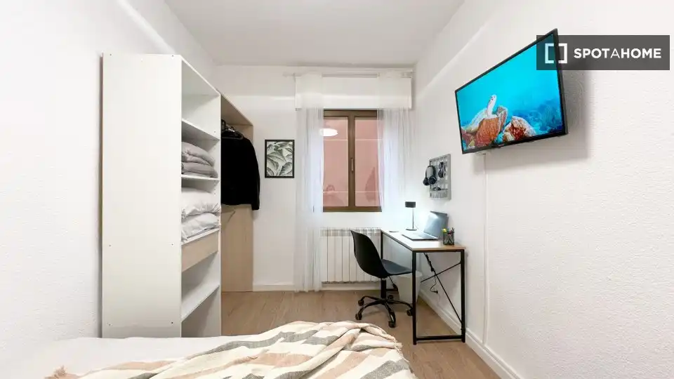 Bedroom of Flat for rent in Madrid  with Air Conditioner, Heating and Furnished