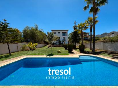 Vista exterior de Casa o xalet en venda en Alhaurín de la Torre amb Aire condicionat, Terrassa i Piscina