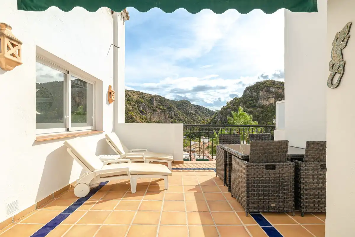 Terrace of Duplexes for sale in Benahavís  with Air Conditioner, Heating and Terrace